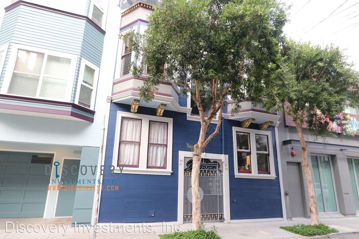 Primary Photo - 2 br, 1 bath House - 39 Moss St. #A