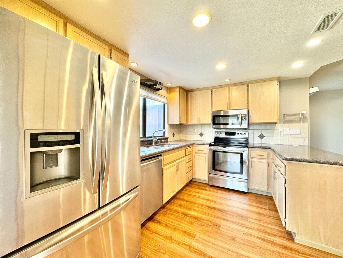 Primary Photo - Beautiful 3Bd/2.5Ba Home Located In Carmel...