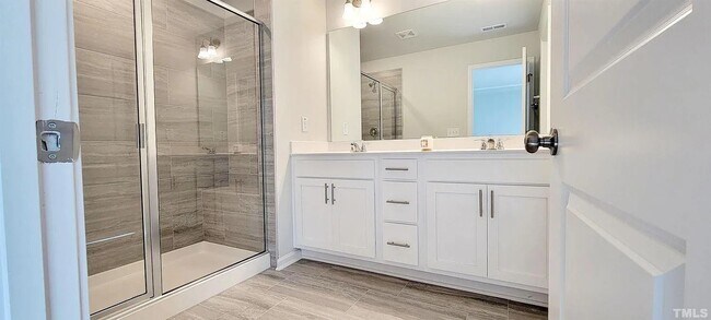 Foto del edificio - 304 Hazy Hills Ln