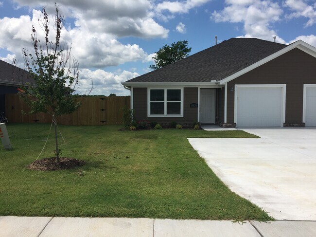 Unit B - 2706 N Teresa Dr