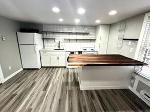Building Photo - Creekside Condominiums