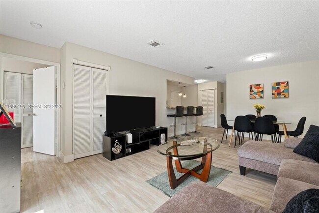 Foto del edificio - 4736 NW 114th Ave