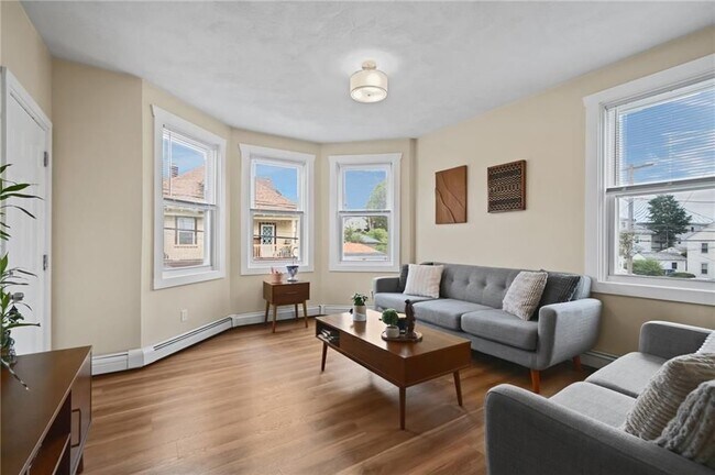 Foto del edificio - 81 Ledge St