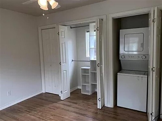 Building Photo - This very clean unit