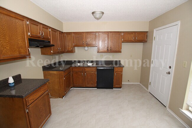 Foto del edificio - 3335 Laurel Dr