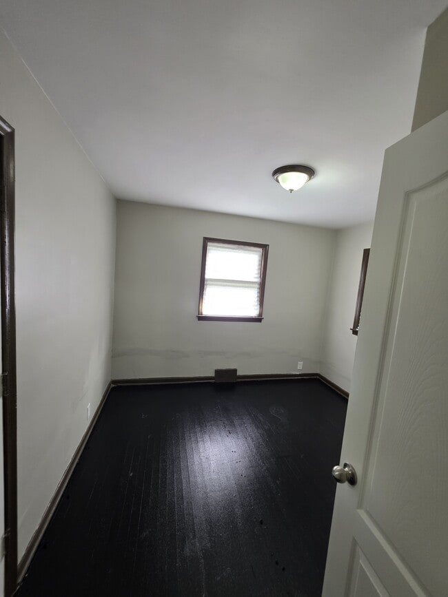 Foto del edificio - 9086 Plainview Ave