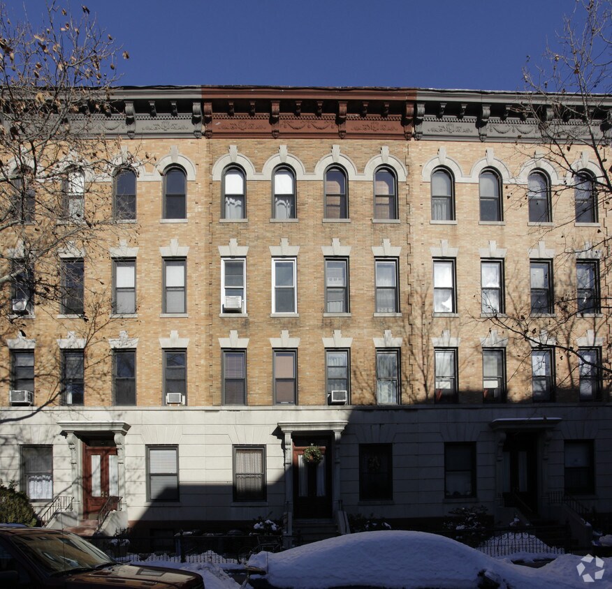 Building Photo - 137 Kent St