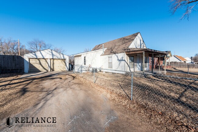 Foto del edificio - 615 N Doris St