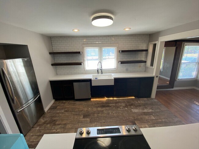 Foto del edificio - BEAUTIFUL 3 Bedroom 2 Bath  home + Office ...