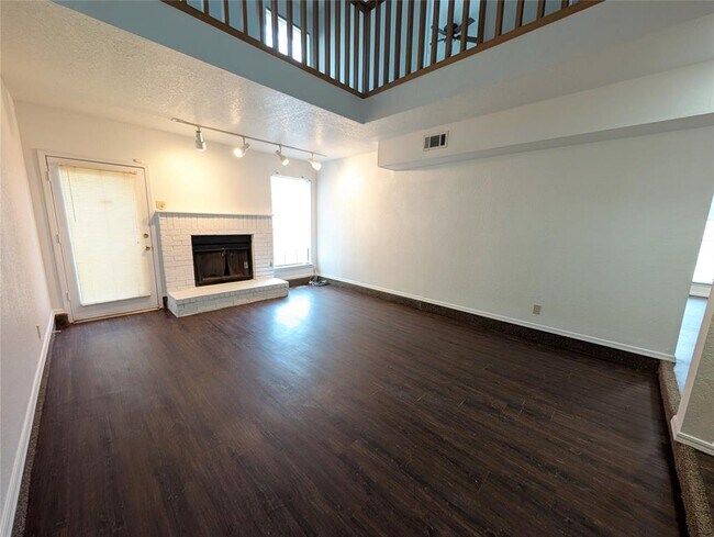 Foto del edificio - 12925 Carrie Ct