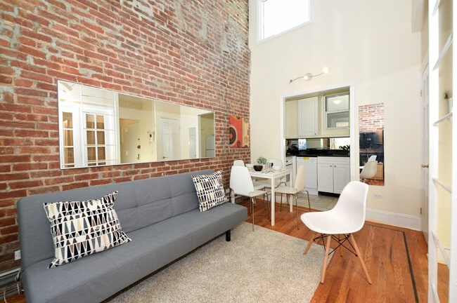 Building Photo - 692 10th Ave