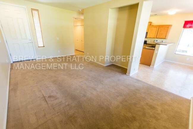 Building Photo - 2600 E Springfield Pl