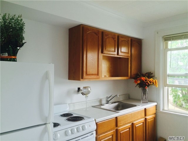 Primary Photo - 162 Lyon Pl