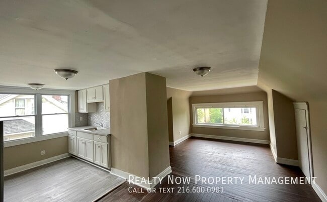 Building Photo - 3271 Desota Ave