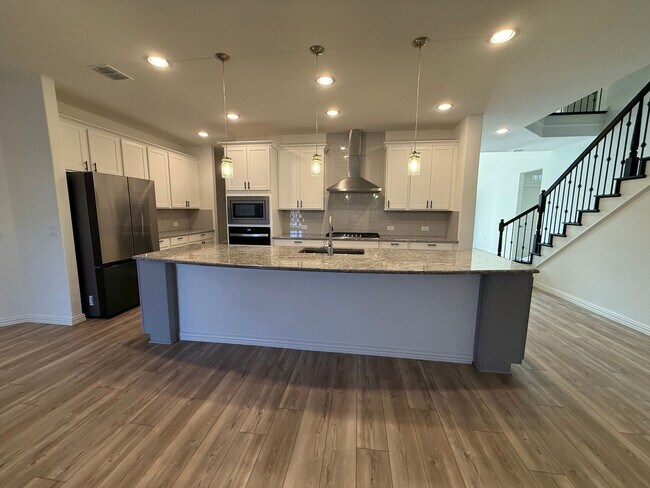 Foto del edificio - 5 Bedroom, Great Price!