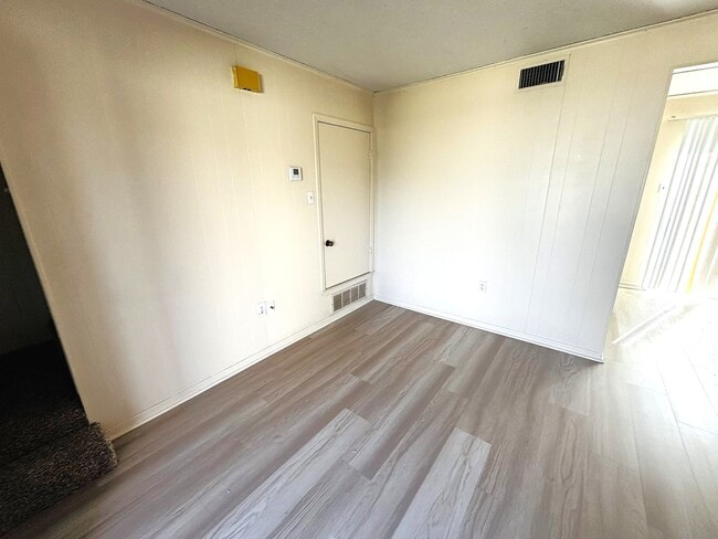 Building Photo - 402 S 2nd St