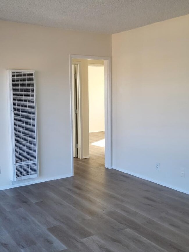 Foto del edificio - 722 W 56th St