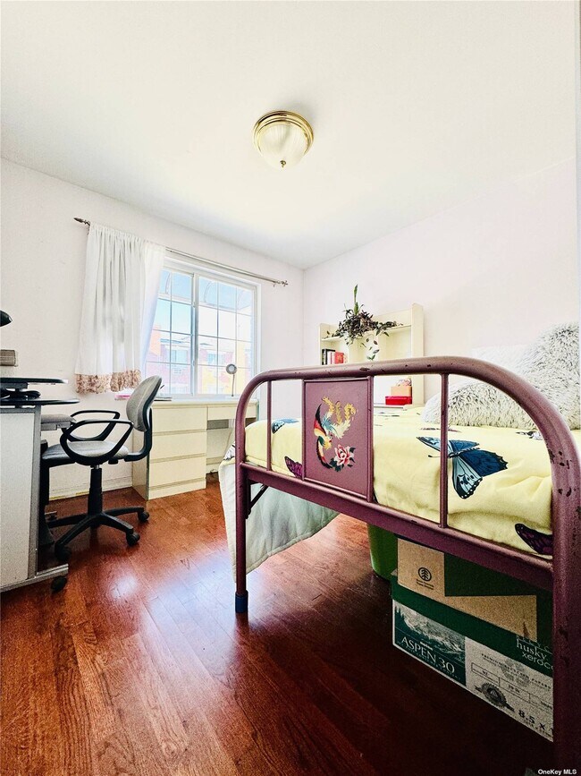 Foto del edificio - 78-76-78-82 82nd St