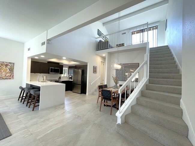 Building Photo - AVAILABLE NOW! 2 Bed 2 Bath Condo in Palm ...