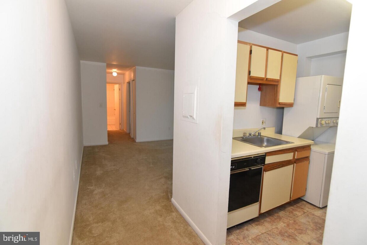 1521 Colonial Dr Unit 204, Woodbridge, VA 22192 Condo for Rent in