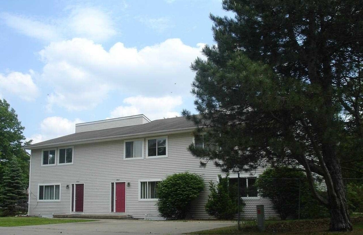 Primary Photo - 4809 Universal Dr