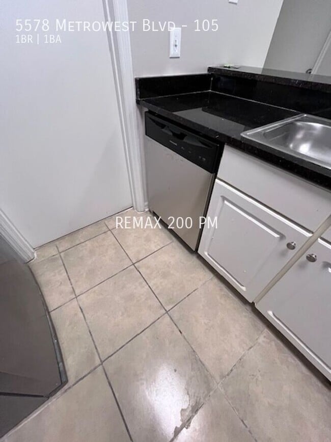 Photo - 5578 Metrowest Blvd House