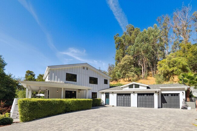 Foto del edificio - Modern Farmhouse Estate on a Private Gated Acre in Dominican!  FOUNDATION