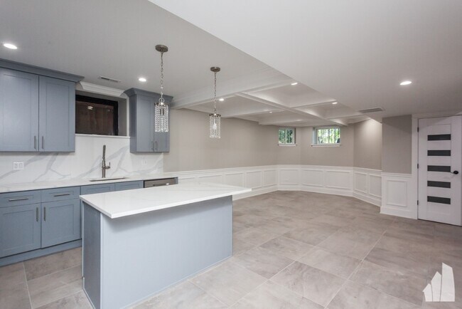 Building Photo - 3056 W Palmer Blvd