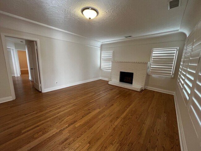 Building Photo - COMING SOON! Available 10/1/2024! Enchanti...