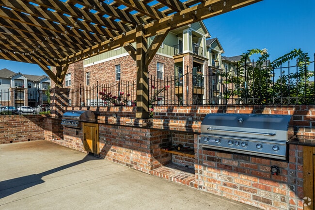 Building Photo - Woodland Park