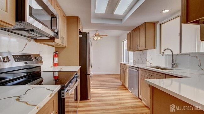 Building Photo - 368 Metuchen Dr