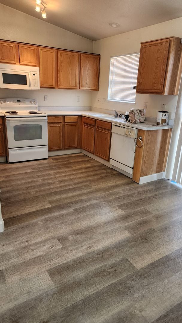 Building Photo - 5921 Begonia Ct