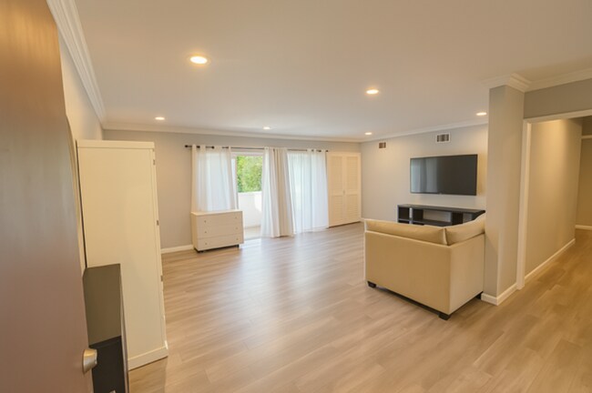 Foto del edificio - 6301 Coldwater Canyon Ave