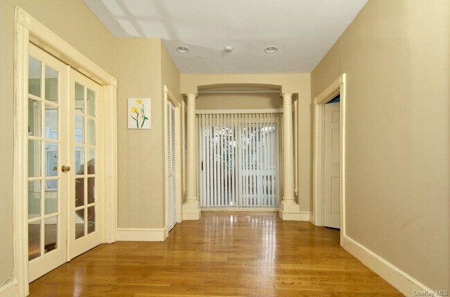 Building Photo - 22 Manursing Ave