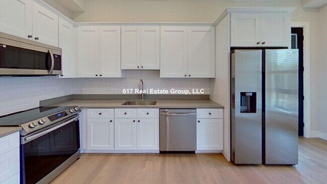 Foto del edificio - 16-18 Highgate St. Unit 101