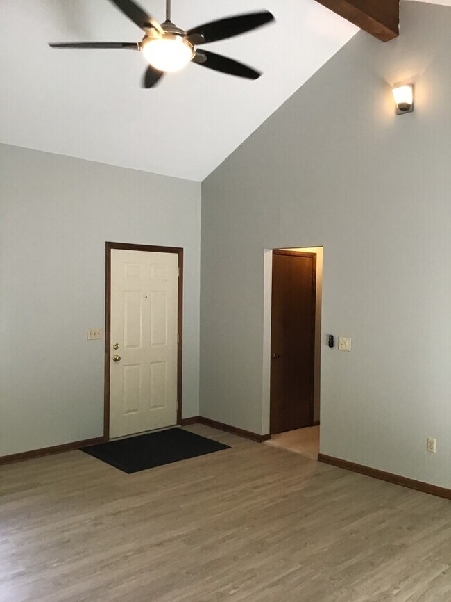 Foto del edificio - 6332 Tamworth Ct