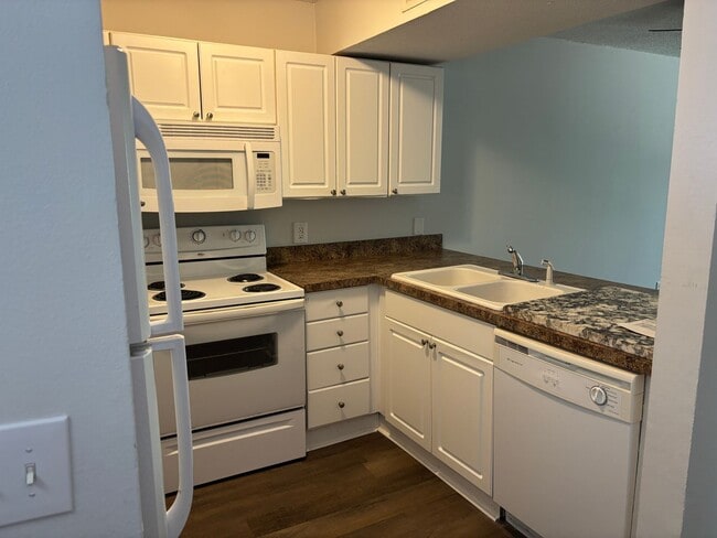 Building Photo - 2 BEDROOM 2 BATH CONDO AT COASTAL VILLAS