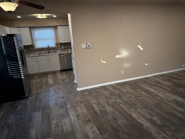 Building Photo - 722 W Park Ave