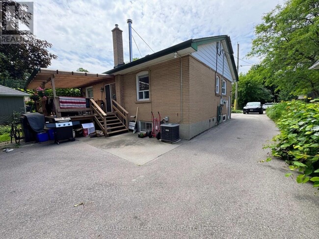 Building Photo - 54 Hewson Crescent
