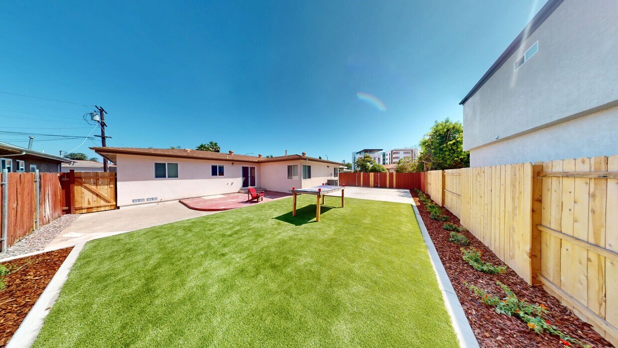 Primary Photo - Newly Renovated 6 bed house on 63rd!