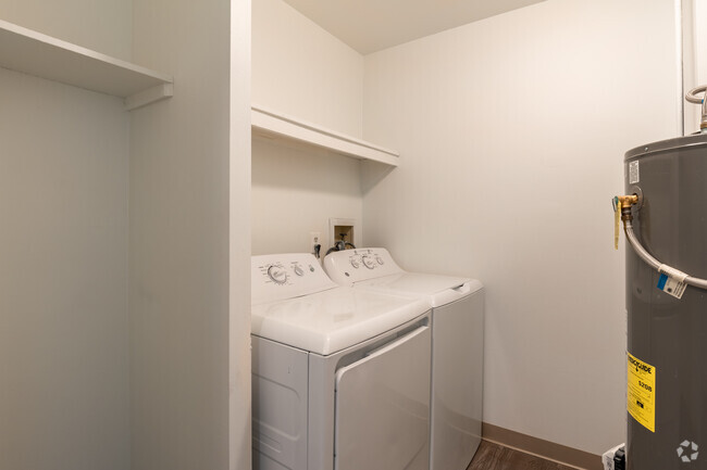 2BR, 1BA - 935SF, In-Unit Laundry - Bainbridge Park