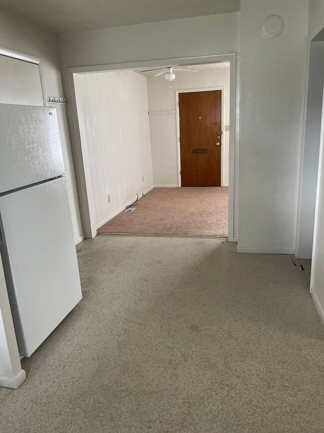 Building Photo - Sweet little Bungalow Near Old Town!