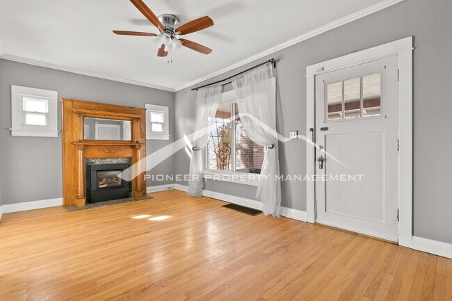 Foto del edificio - Beautiful Home with Washer/Dryer and Fenced Yard