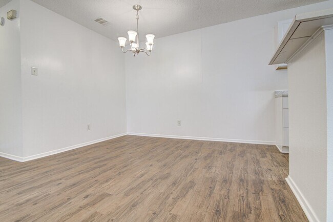 Foto del edificio - 8000 West Gate Blvd