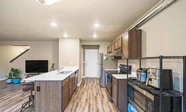 Building Photo - 777 NE Macey Way