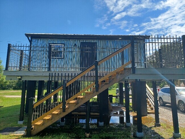 Foto del edificio - 10055 Batia Ave
