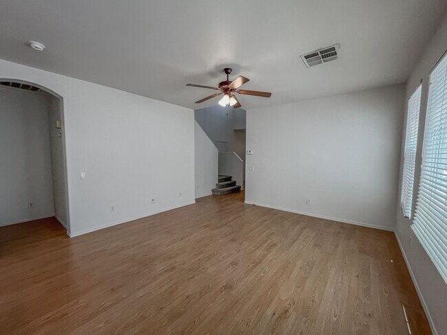 Foto del edificio - **COMING SOON 07/18/2025**UPDATED 4 Bedroo...