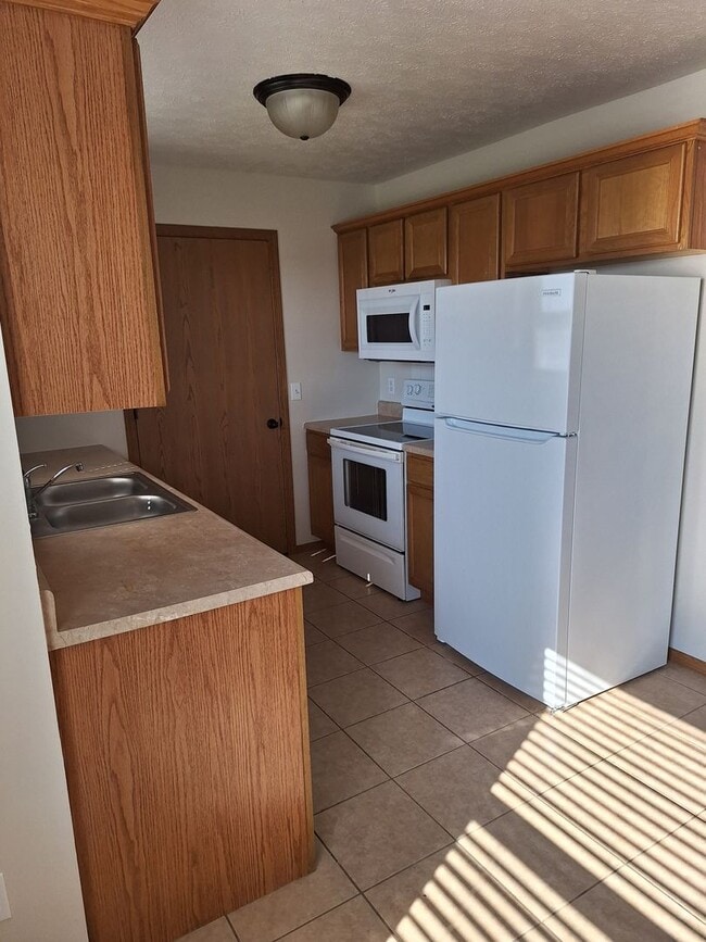 Building Photo - This will go fast....Located in the The Ri...