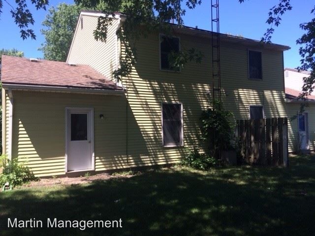 Building Photo - 6839-6841 Woodlake Dr