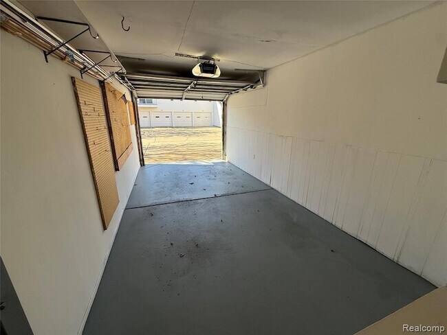 Foto del edificio - 15894 Cambridge Dr